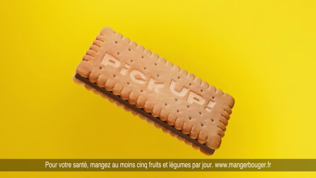 Biscuit Pick Up ! sur fond jaune vif, voix off de campagne publicitaire par Sonacom