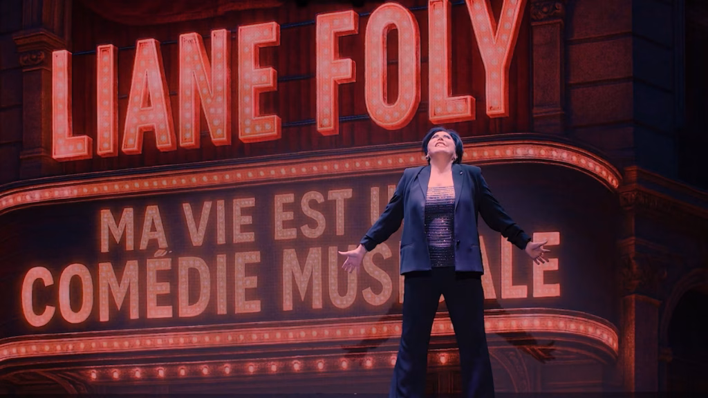 Liane Foly sur scène devant une enseigne lumineuse à son nom, captation du spectacle par Sonacom